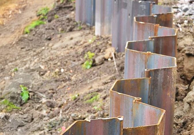 Teräspontteja työmaalla osana Skanska Rentalin takaisinostosopimusratkaisua